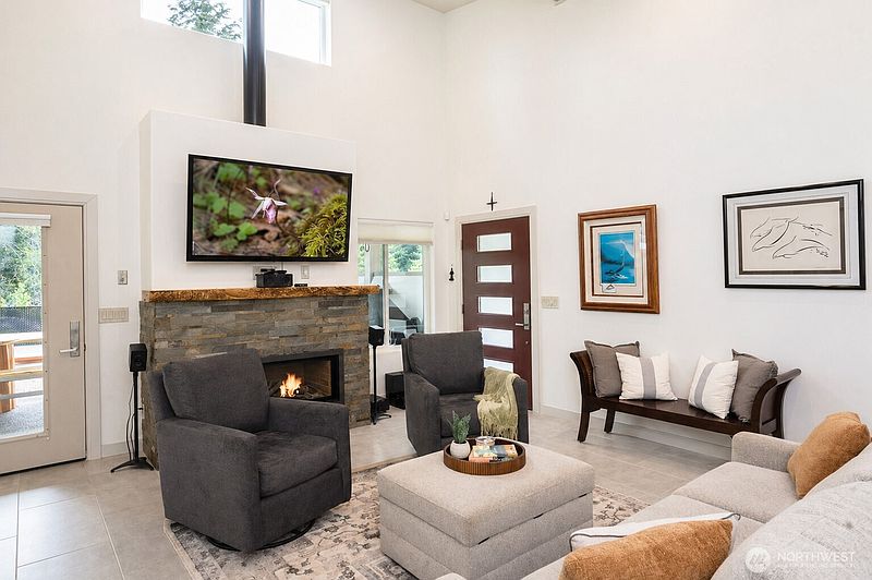 3rd image of 216 Huckleberry Hill Drive