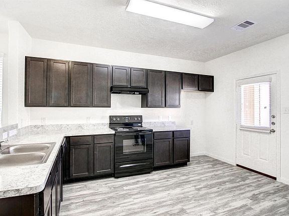 5th image of 3922 Lexington Grove Ct