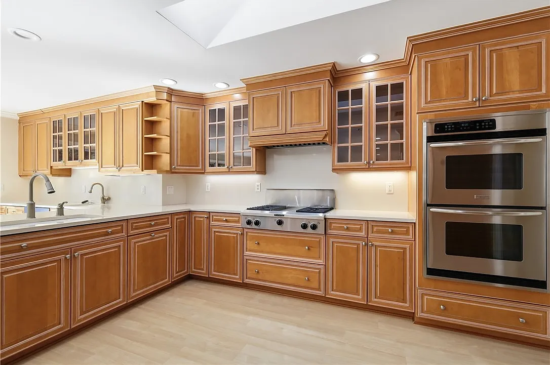 3 bed, 2.5 bath, 2240 sqft, $8,250 — Photo 4