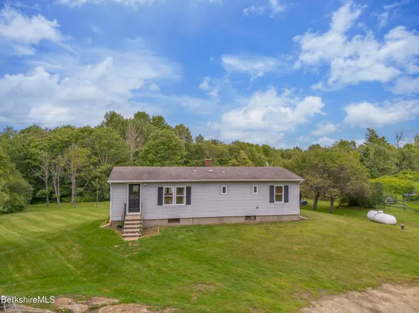 6 Frary Rd, Peru, MA 01235