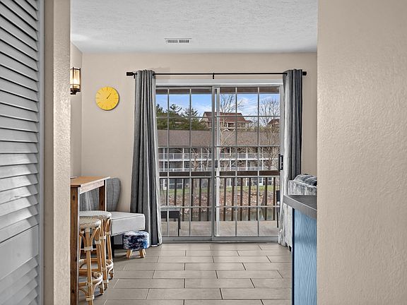 5th image of 11 Scenic Court Apt 5 BLDG 11