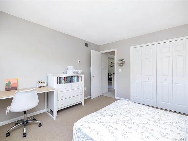 Twin Circle Dr — Photo 24