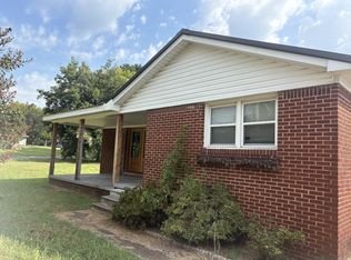 1211 Woodmont Dr, Tuscumbia, AL 35674