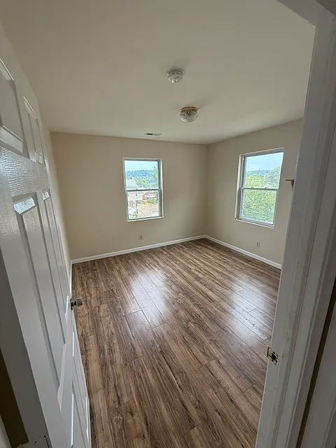 4 bed, $1,900 — Photo 3