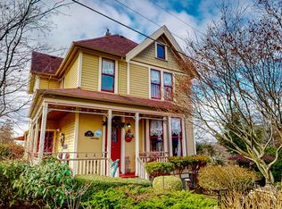 697 34th St, Astoria, OR 97103