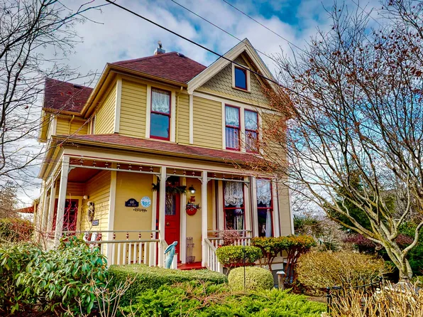 697 34th St, Astoria, OR 97103