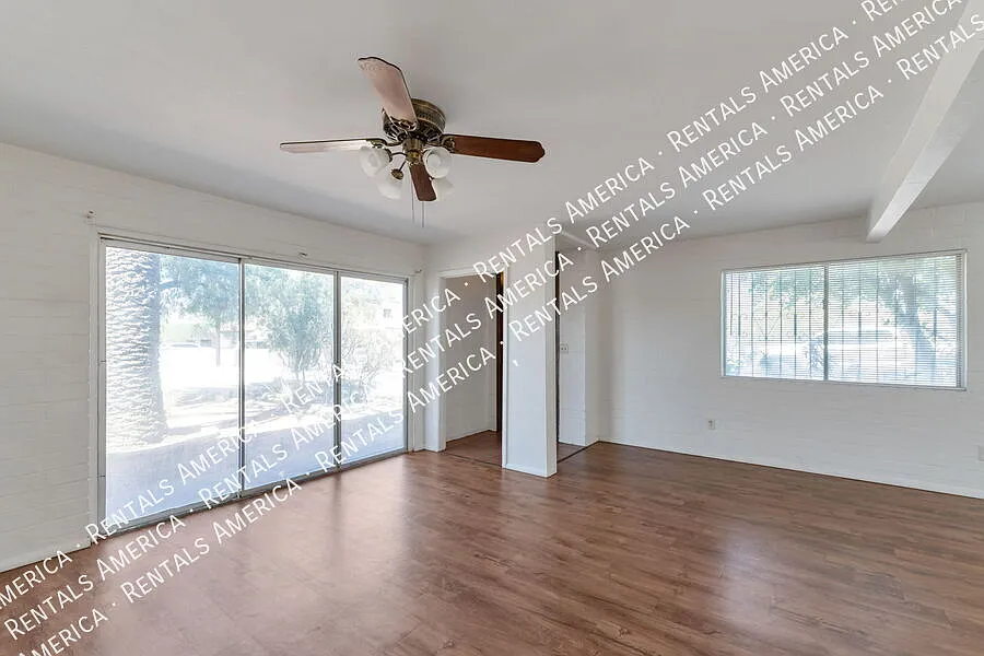 947 N Alvernon Way — Photo 4