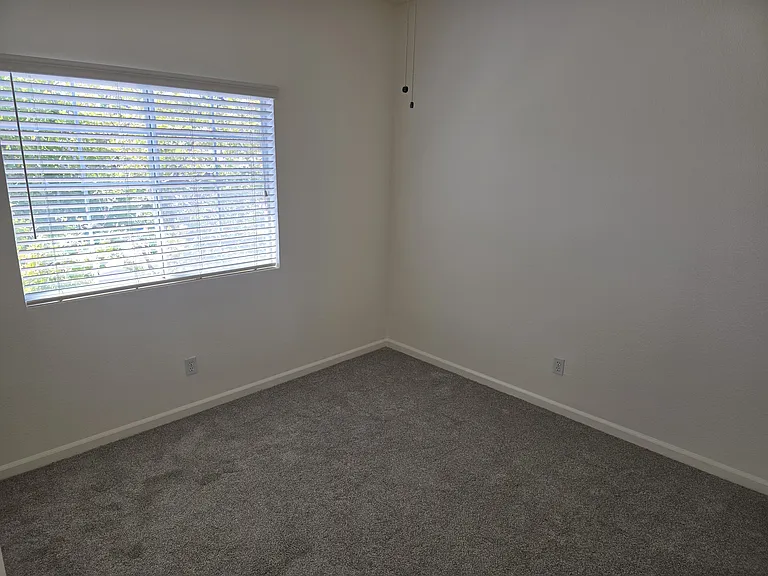 549 Cascade Dr — Photo 12