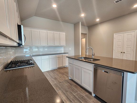 5th image of 355 Freestall Dr