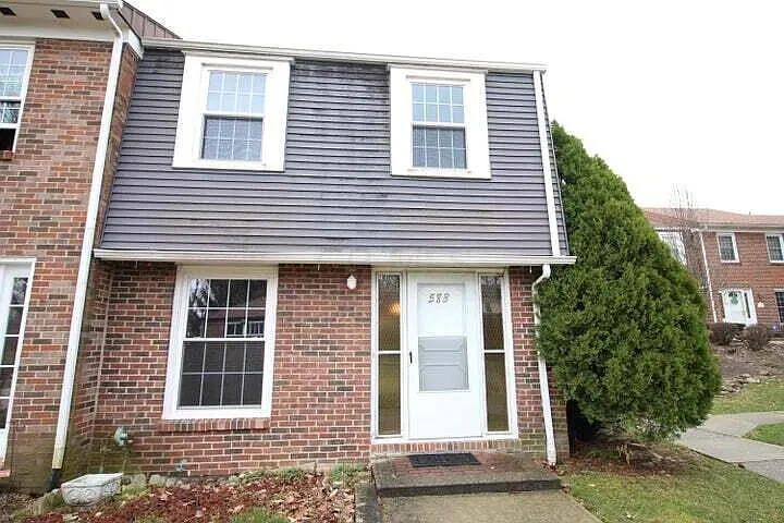 583 Dlyn St photo 1