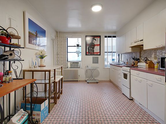 3rd image of 259 E 33rd St #2