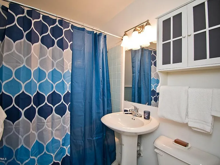 614 W Broad St — Photo 10