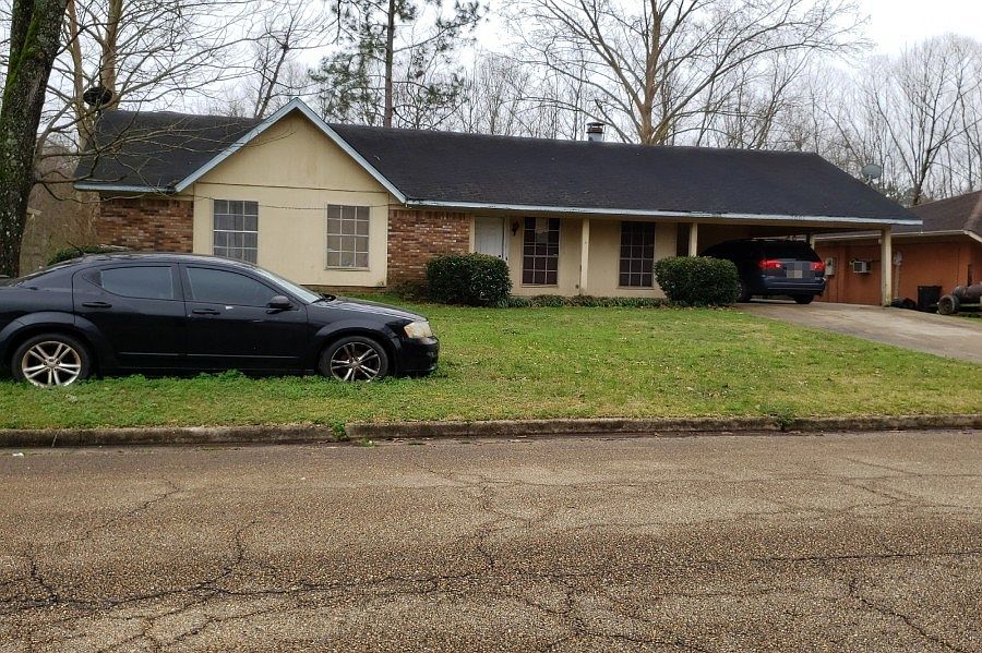 1st image of 5001 Oak Leaf Dr