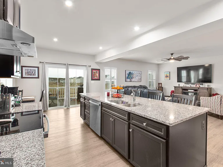 6427 Hawkeye Dr — Photo 57