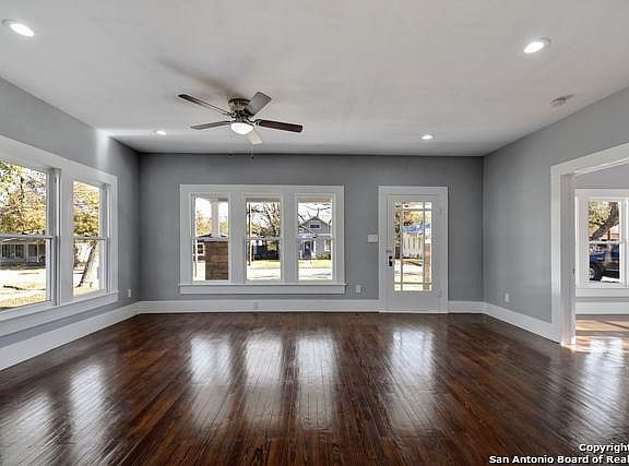 4th image of 540 Willow Ave