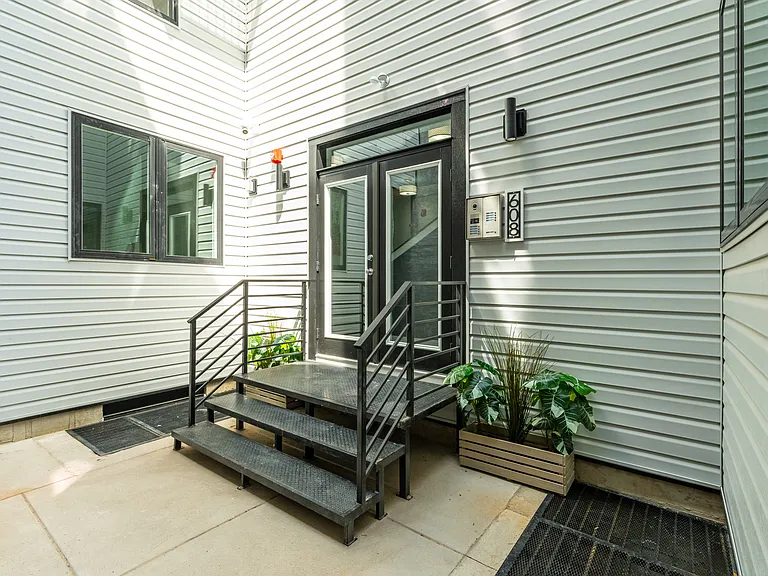 608 S American St #1 — Photo 34