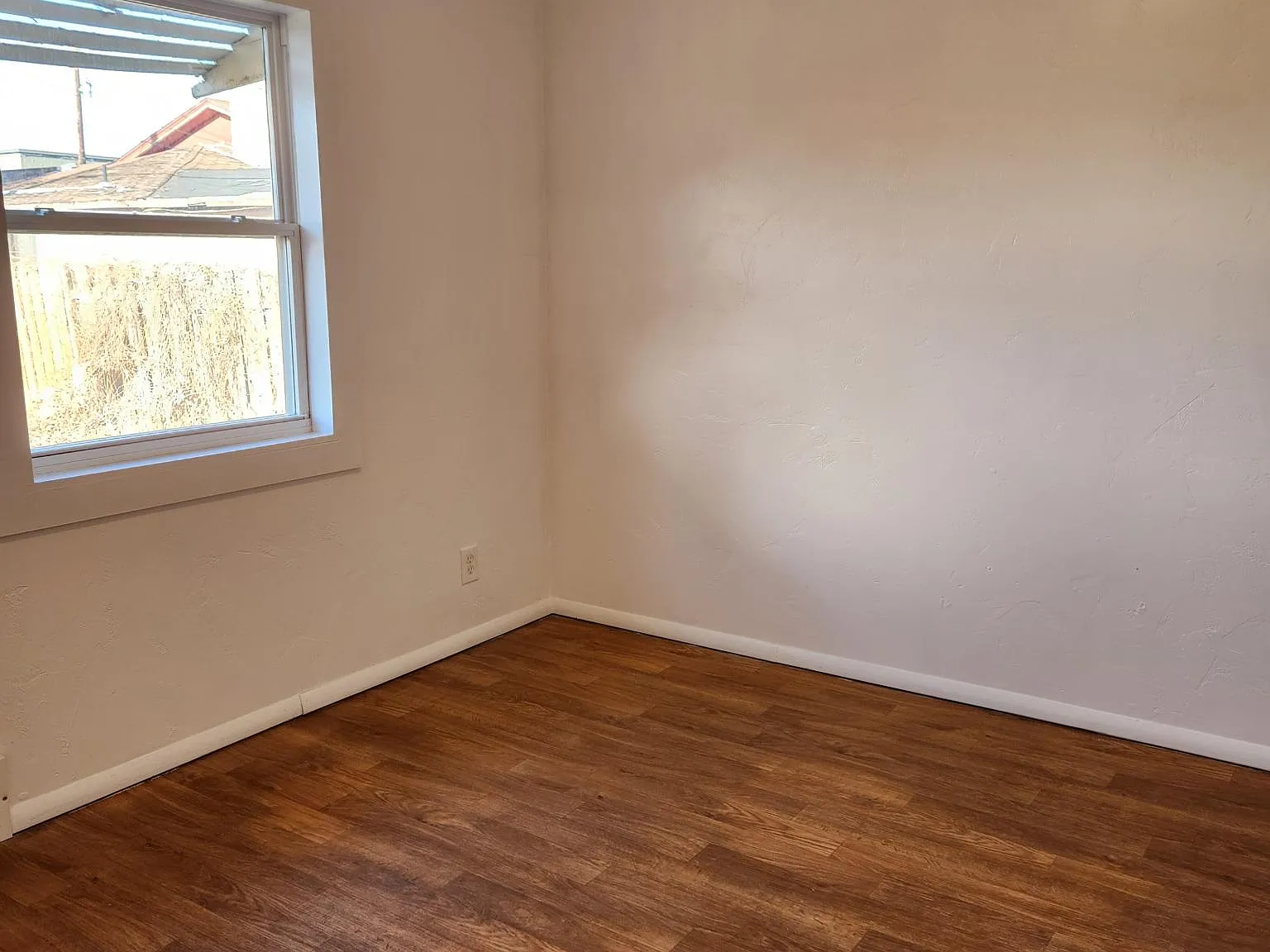 2 bed, 1.5 bath, 1200 sqft, $1,300 — Photo 3