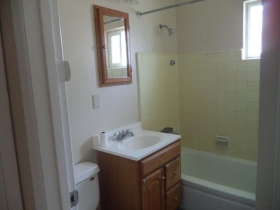 3rd image of 1360 Warburton Ave APT 6