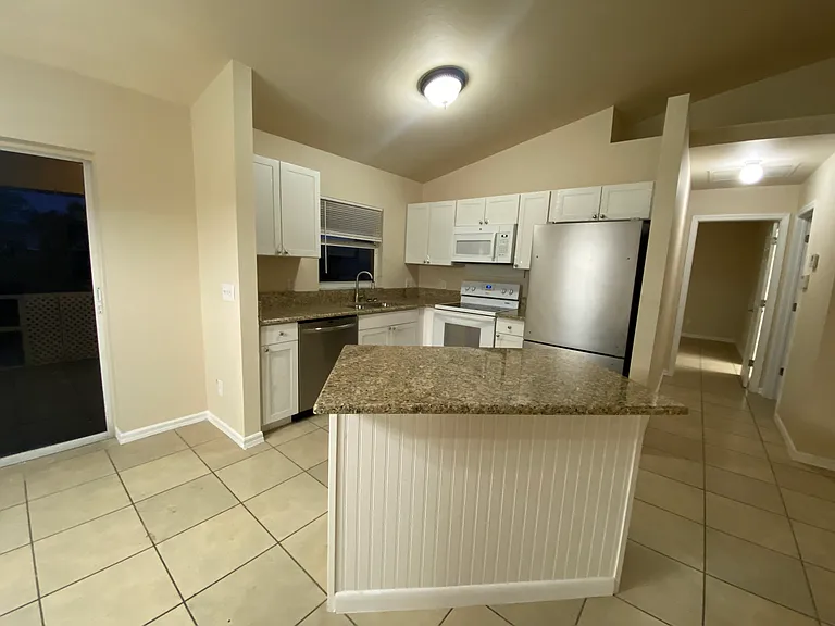 129 Zenith Cir — Photo 9