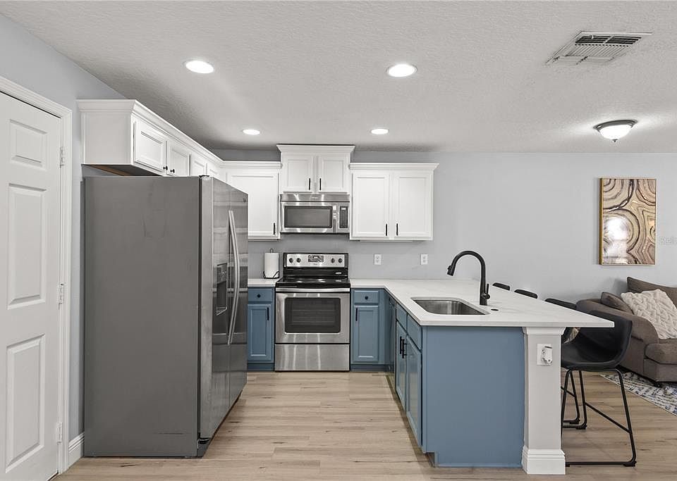 2nd image of 50431 Shorewood Landing Ln