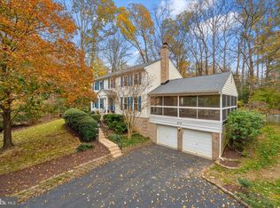 915 Welham Green Rd, Great Falls, VA 22066