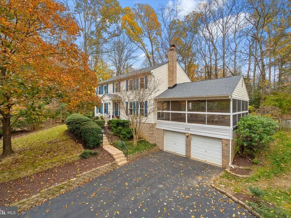 915 Welham Green Rd, Great Falls, VA 22066