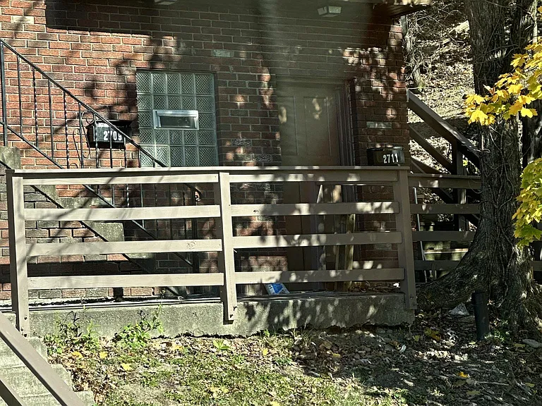 2711 Woodstock Ave — Photo 2