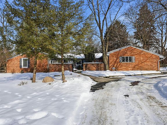 2nd image of 1063 Avon Cir E