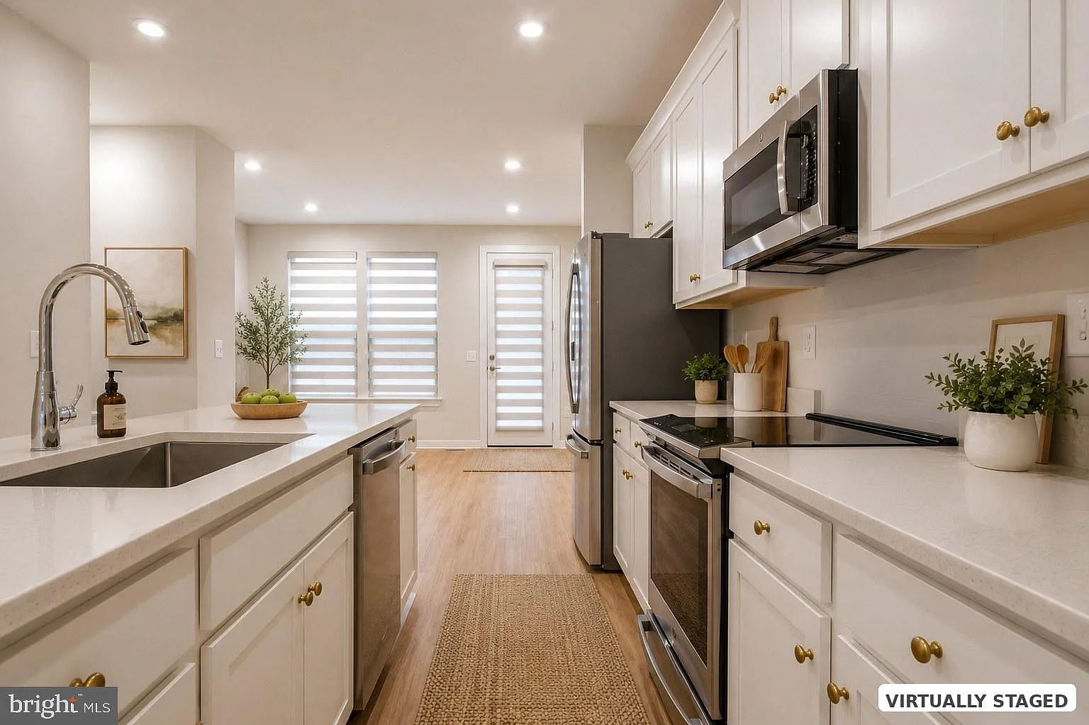 3 bed, 3.5 bath, 2086 sqft, $3,400 — Photo 2