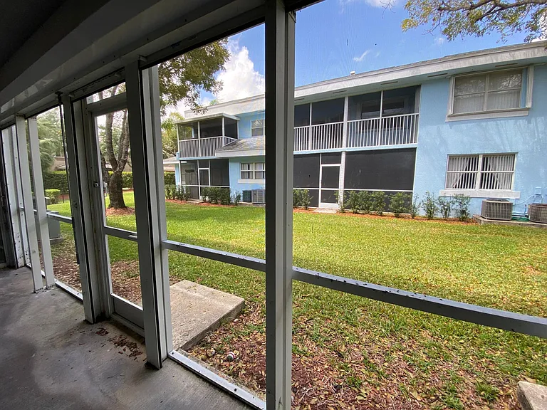 2003 SE 27th Dr #102-A — Photo 15