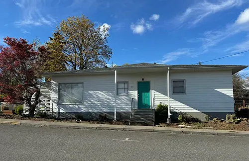 320 NE Tohomish St Photo 1