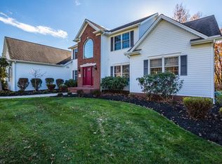 694 Creekview Dr, Eastlake, OH 44095