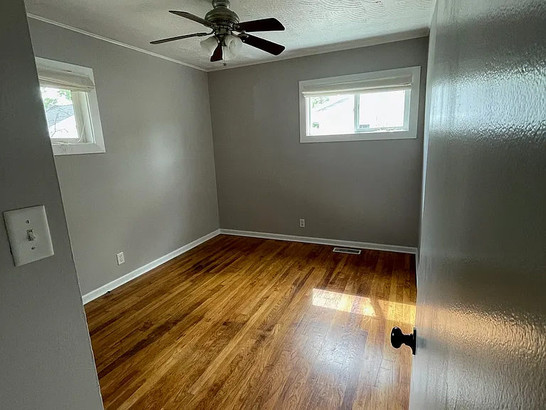 521 E Trevor St — Photo 12