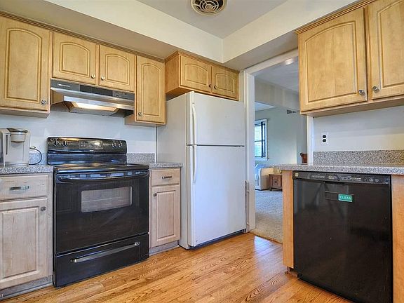 2nd image of 4220 Orchard Crest Dr