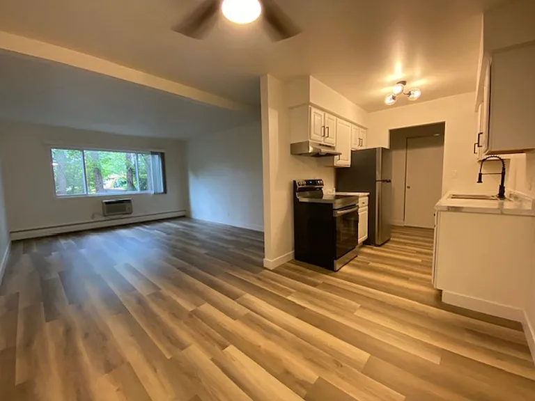 920 Grand Ave — Photo 4