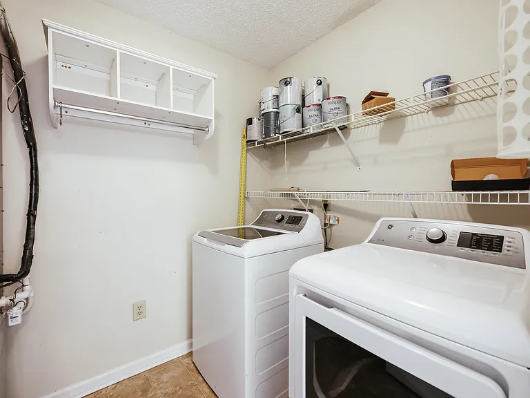 180 Oak Dr — Photo 23