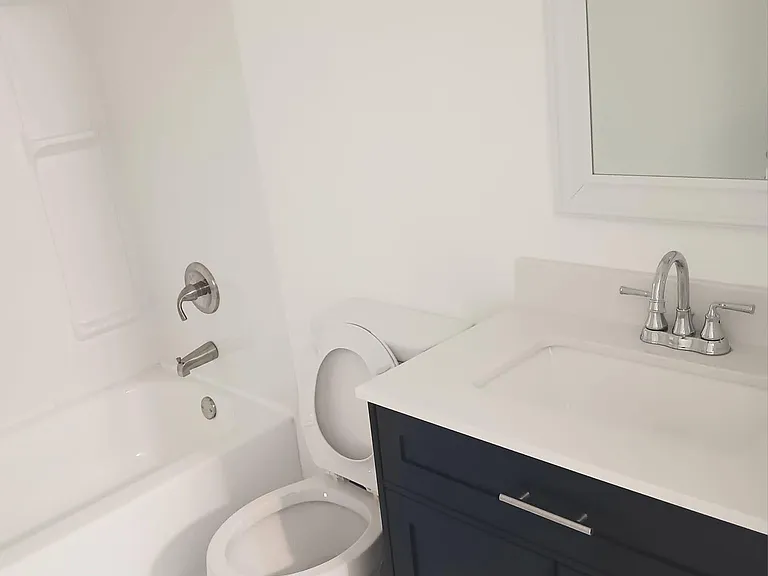 Upstairs full bath