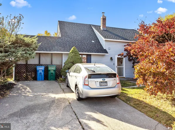 43 Russett Ln, Levittown, PA 19055