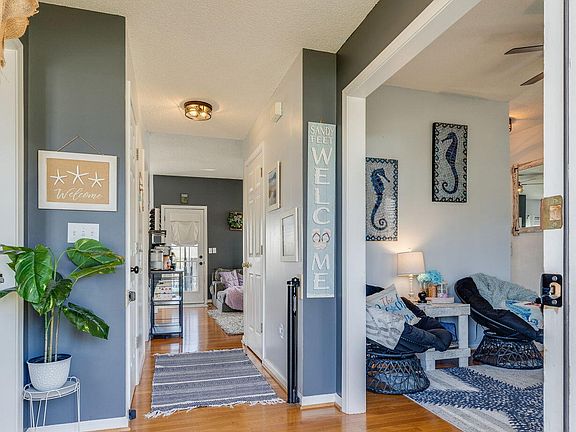 5th image of 209 Leslie Ct