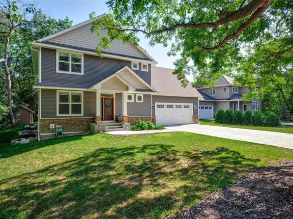 12601 Ridgemount Ave W, Minnetonka, MN 55305