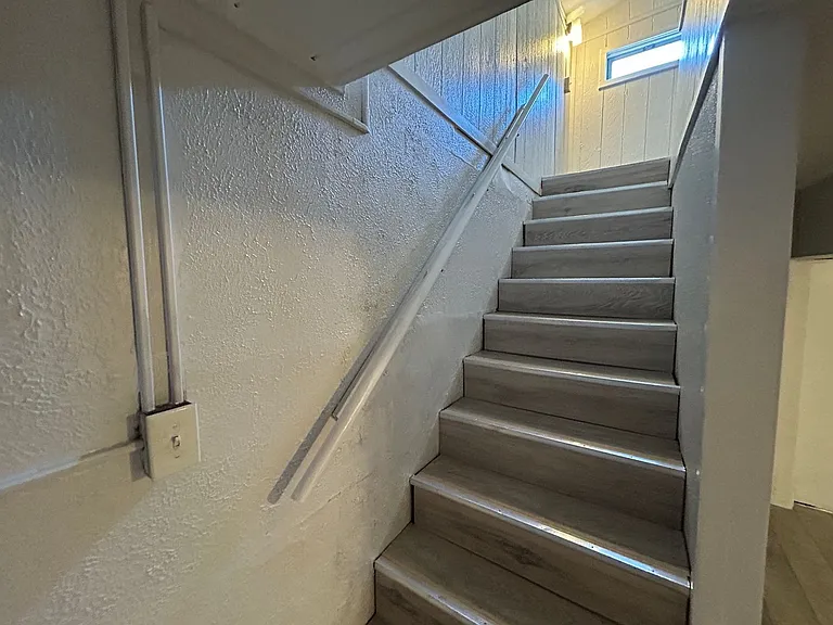 640 W 13th St — Photo 23
