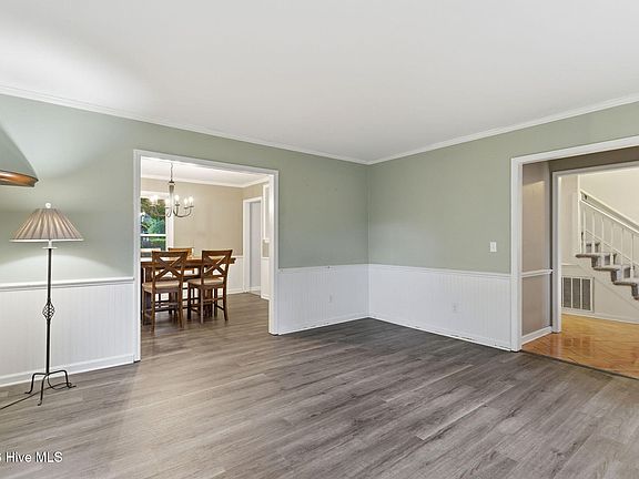 5th image of 230 Greenwich Lane