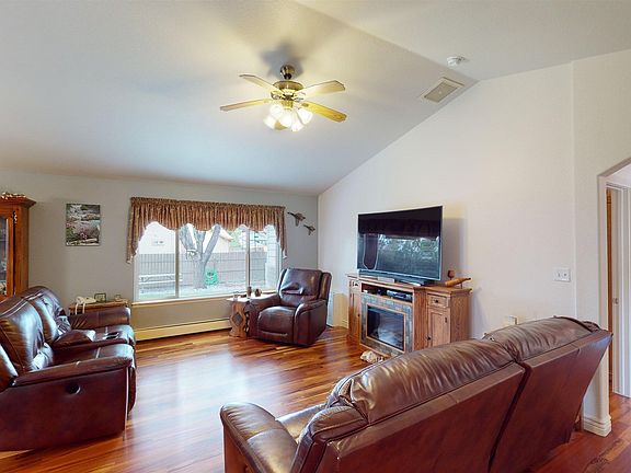 2nd image of 646 W Tomahawk Cir