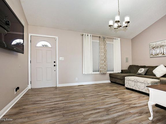 4th image of 538 River Oaks Dr