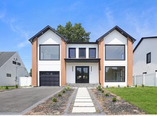 25 Red Maple Drive N, Wantagh, NY 11793