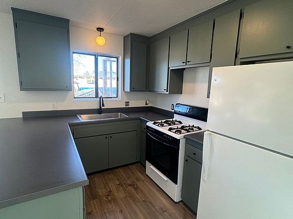 4th image of 1456 Magnolia Ave #B