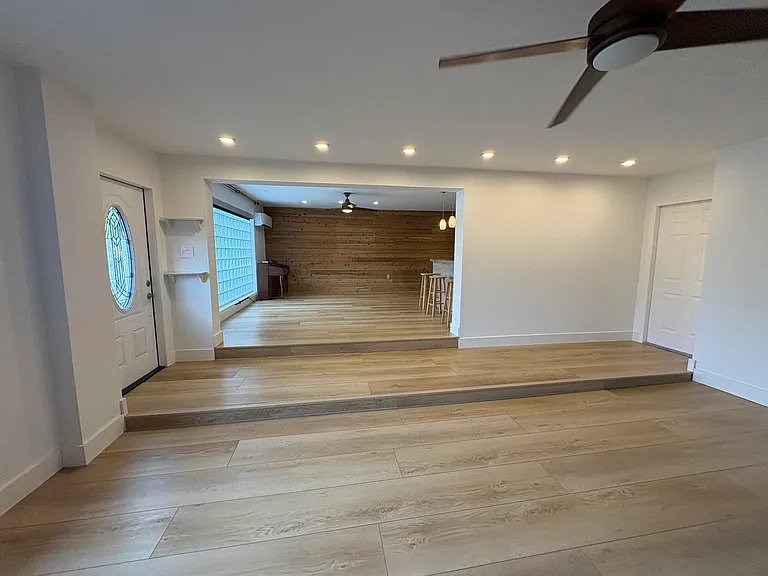 1032 NE 16th Ter — Photo 10