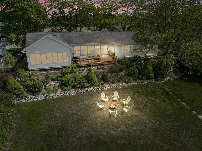 1414 Shore Dr — Photo 5