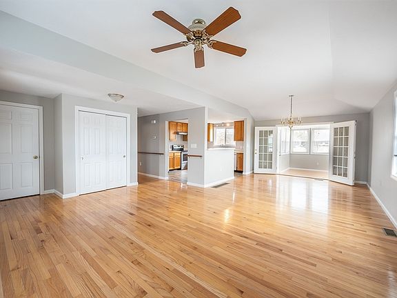 4th image of 170 Crystal Water Dr #170