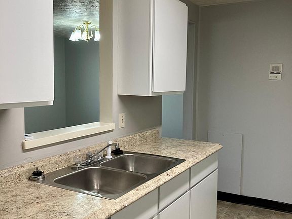 5th image of 1461 Hillcrest Ave #30